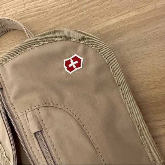 Victorinox Belt Bag with Zipper Pockets - Picture 6 of 6